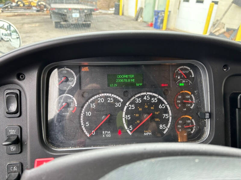 2018 Freightliner M2 106