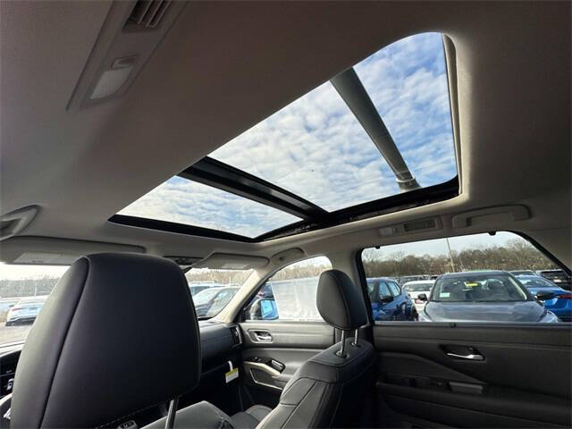 2025 Nissan Pathfinder Platinum