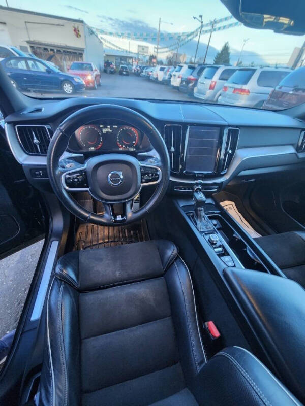 2018 Volvo XC60 T6 R-Design