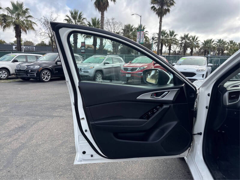 2018 Mazda MAZDA3 Sport