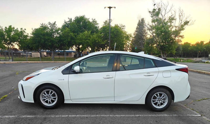 2019 Toyota Prius LE