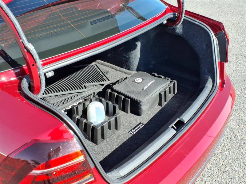 2018 Volkswagen Passat 2.0T SEL Premium