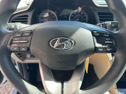 2019 Hyundai Elantra SE