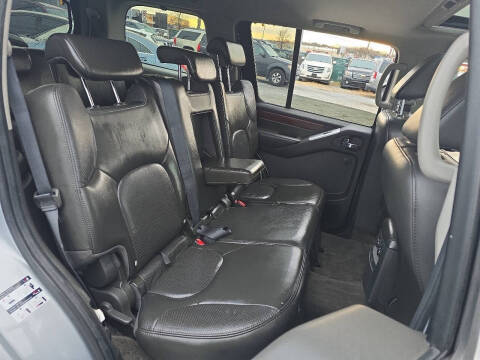 2011 Nissan Pathfinder LE