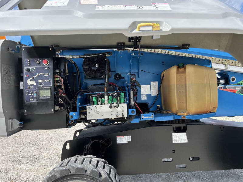 2017 Genie 65' Manlift
