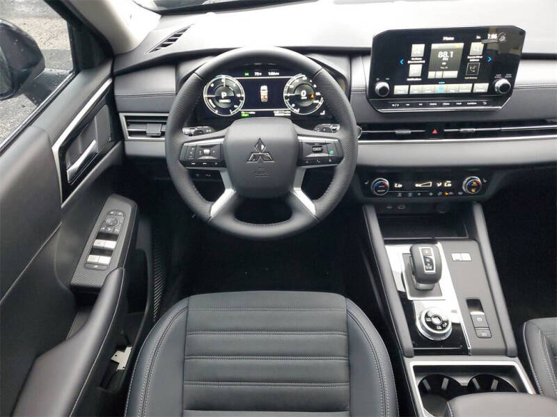 2025 Mitsubishi Outlander PHEV SE