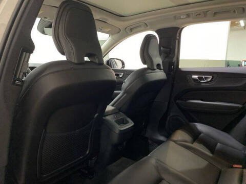 2025 Volvo XC60 B5 Core Dark Theme