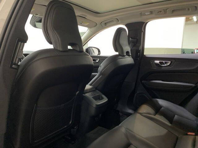 2025 Volvo XC60 B5 Core Dark Theme
