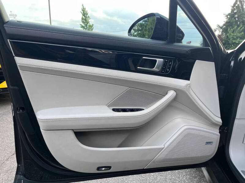 2017 Porsche Panamera