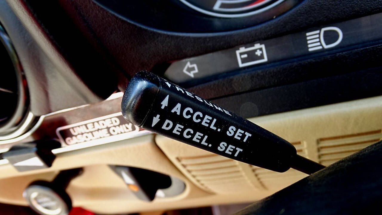 1985 Mercedes-Benz 380-Class 38