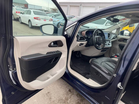 2017 Chrysler Pacifica Touring-L