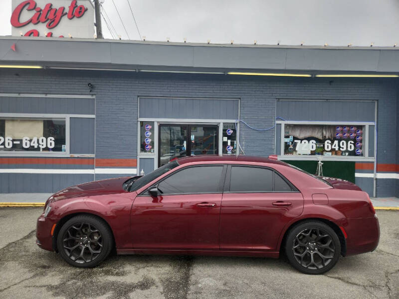 2019 Chrysler 300 Touring's photo