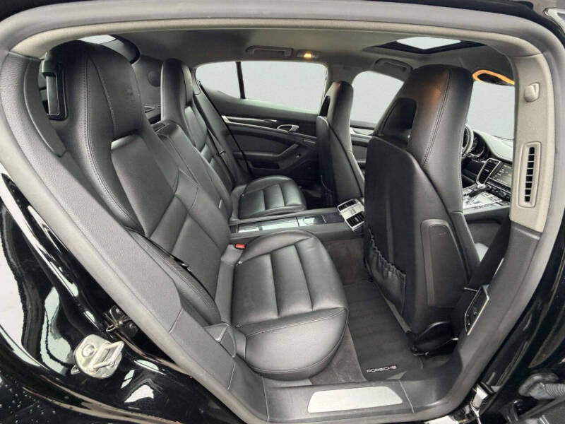 2016 Porsche Panamera 4 Edition