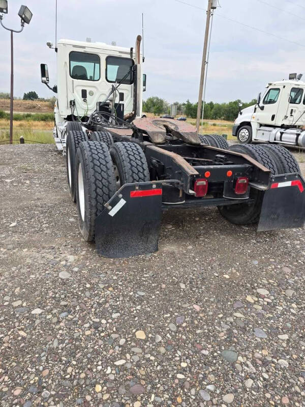 2013 Freightliner 225