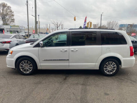 2014 Chrysler Town and Country Touring-L