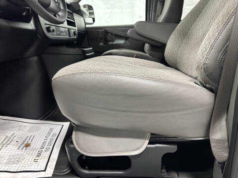 2025 Chevrolet Express LT 3500