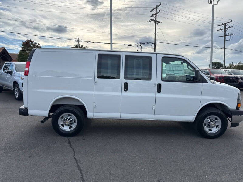 2025 Chevrolet Express 2500