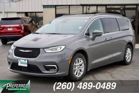 2022 Chrysler Pacifica for sale at Preferred Auto in Fort Wayne IN