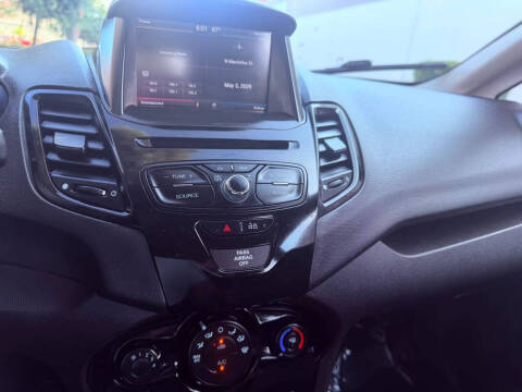 2014 Ford Fiesta SE