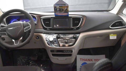 2024 Chrysler Voyager LX