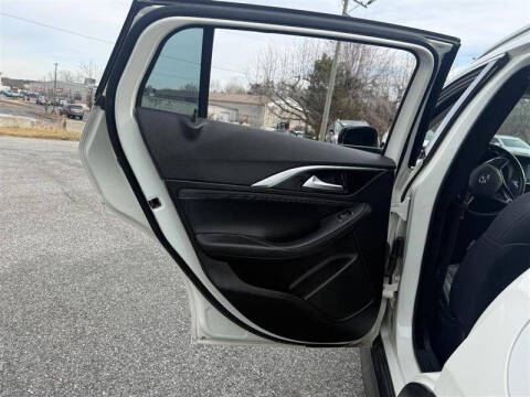 2017 Infiniti QX30 Premium