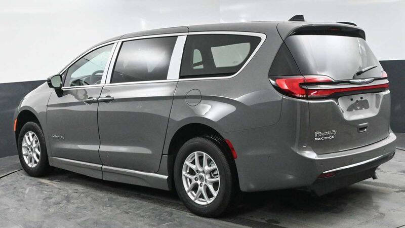 2025 Chrysler Pacifica Select