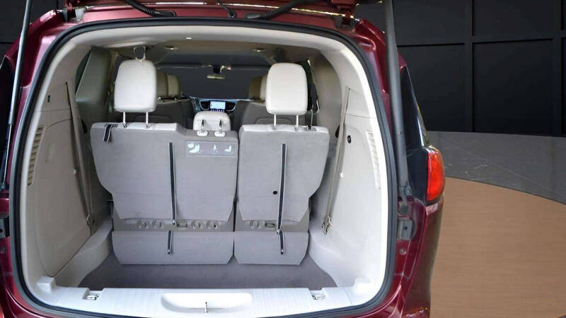 2017 Chrysler Pacifica Touring-L