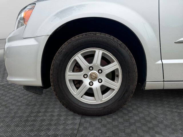 2012 Chrysler Town and Country Touring