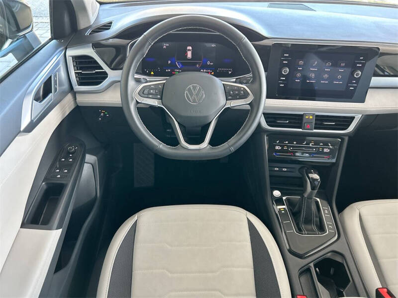 2025 Volkswagen Taos SE