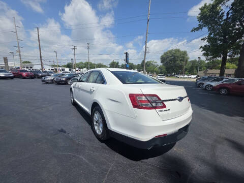 2015 Ford Taurus SE