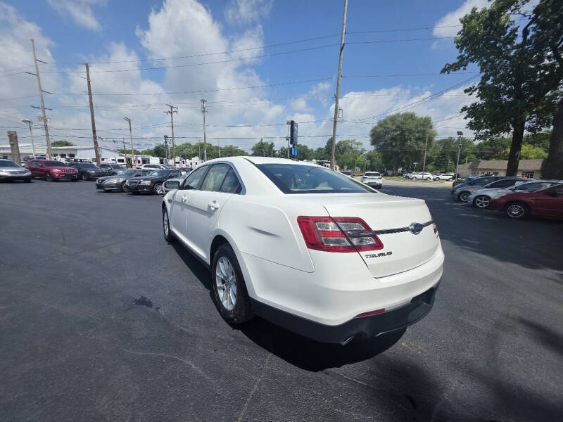 2015 Ford Taurus SE