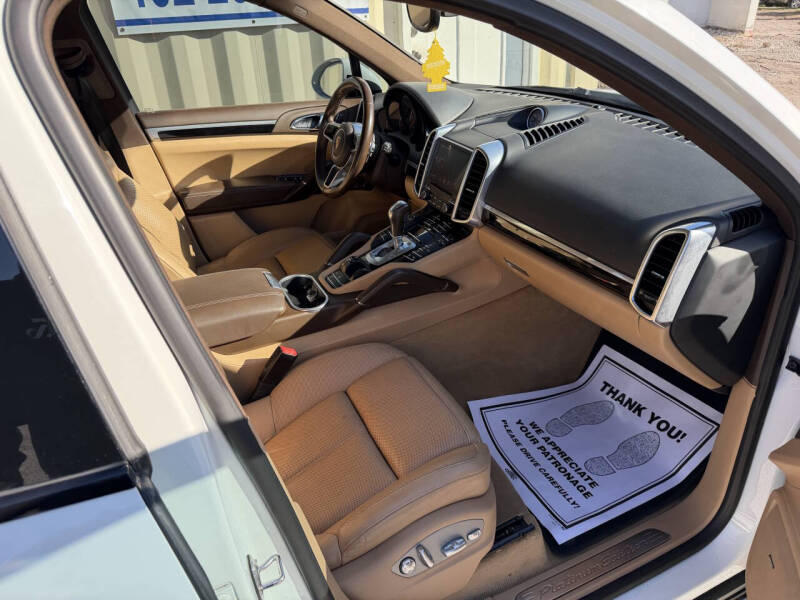 2017 Porsche Cayenne Platinum Edition