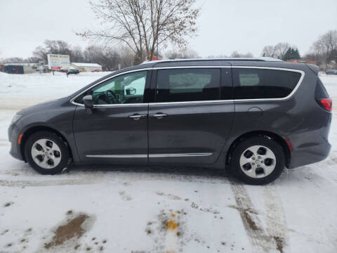 2017 Chrysler Pacifica Touring-L Plus