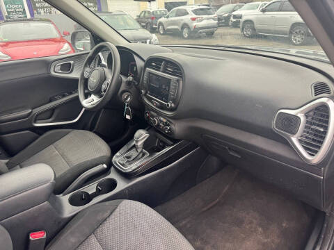 2023 Kia Soul LX