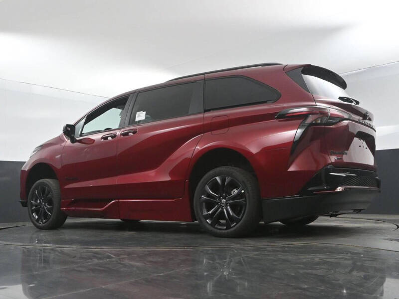 2025 Toyota Sienna XSE 7-Passenger