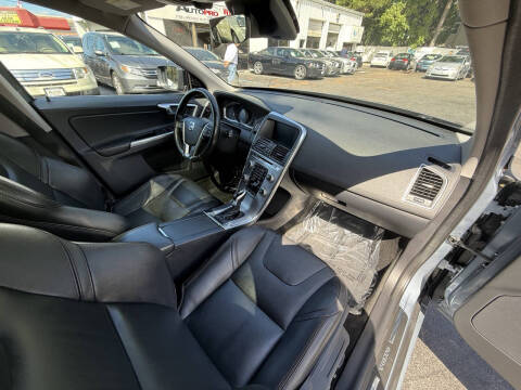 2017 Volvo XC60 T6 Dynamic