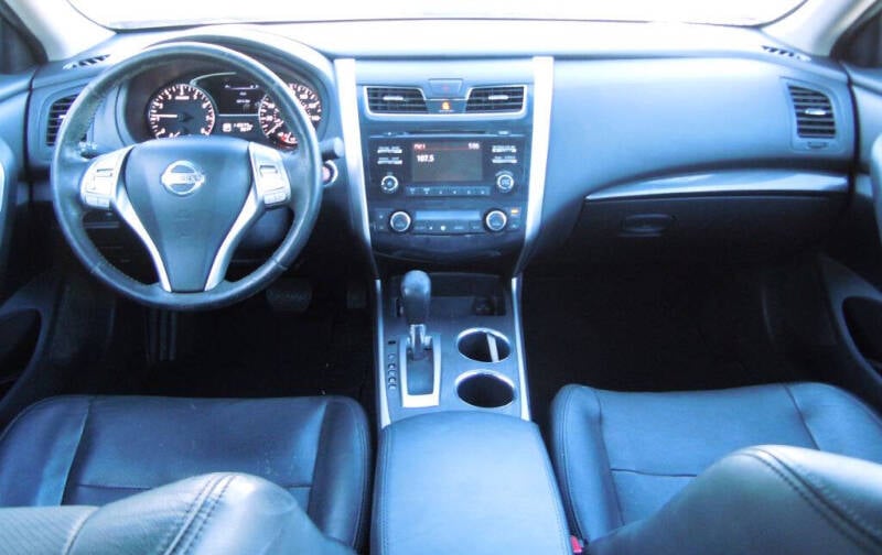 2015 Nissan Altima SL photo 10