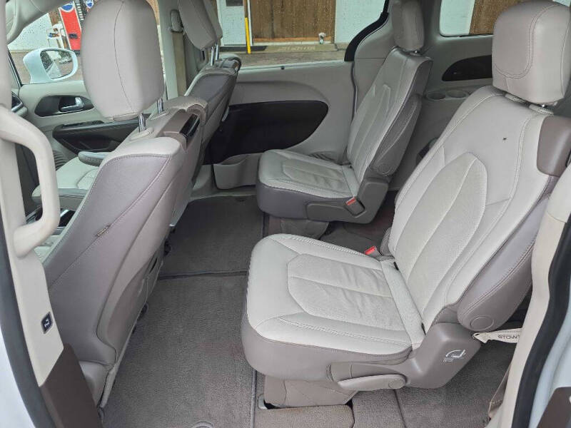 2017 Chrysler Pacifica Touring-L Plus