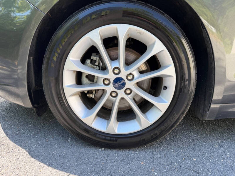 2020 Ford Fusion SE