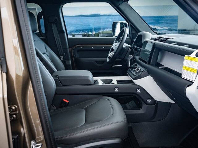 2025 Land Rover Defender 110 P500 X-Dynamic SE