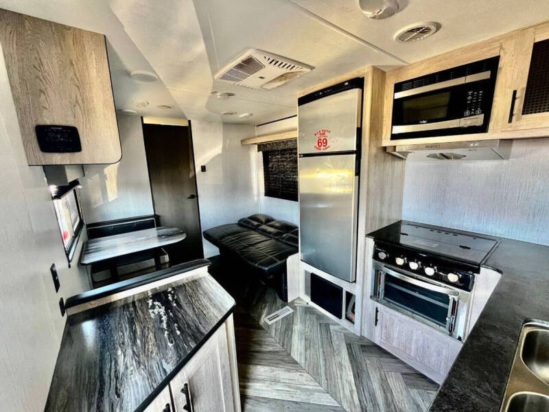 2021 PROWLER 240RB PROWLER