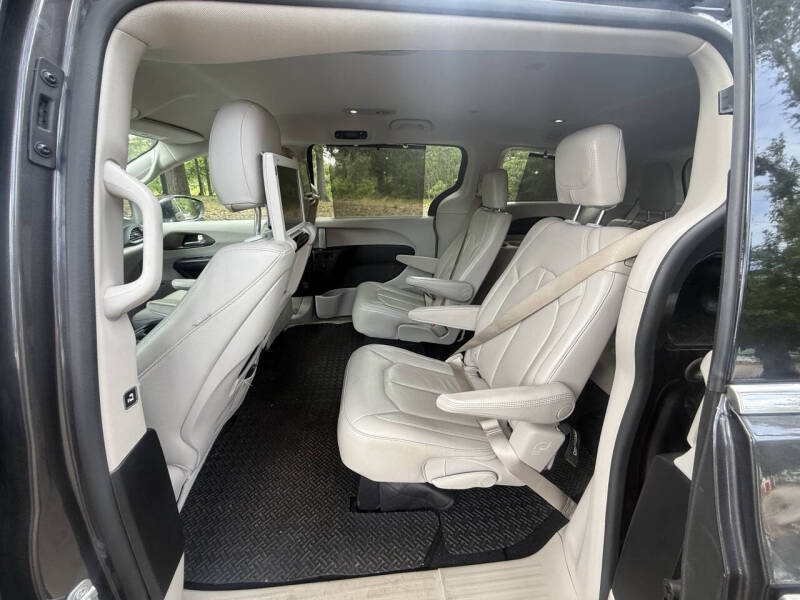 2017 Chrysler Pacifica Touring-L Plus