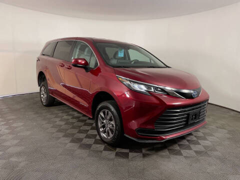 2023 Toyota Sienna LE 8-Passenger