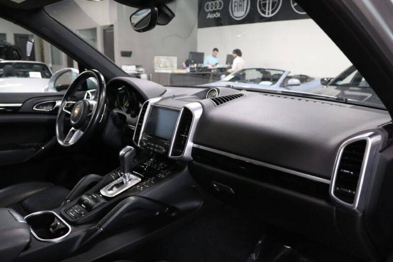 2017 Porsche Cayenne S E-Hybrid Platinum Edition