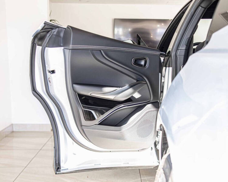 2026 Aston Martin DBX 707