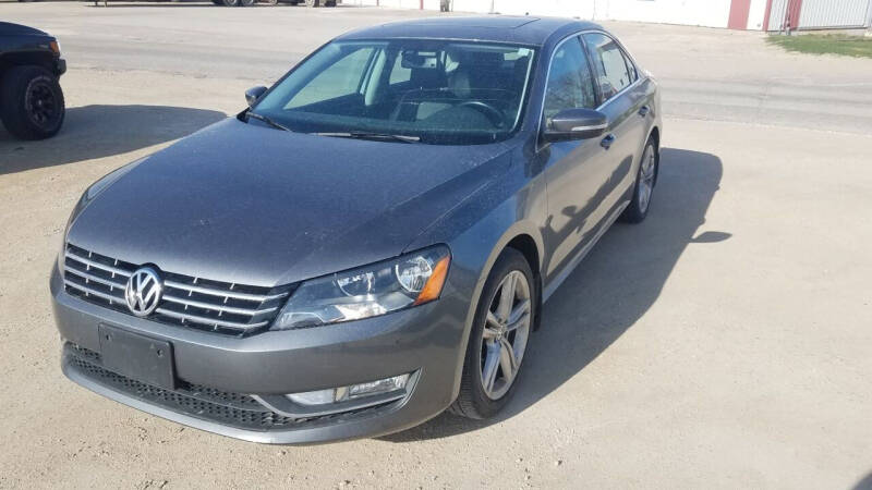 2015 Volkswagen Passat for sale at SUPERIOR AUTO in Luana IA