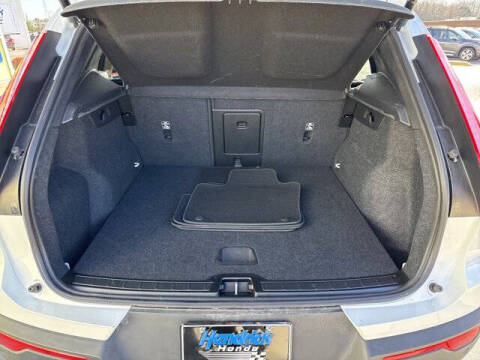 2025 Volvo XC40 B5 Core Bright Theme