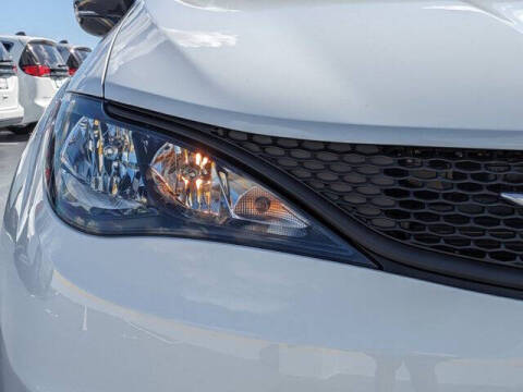 2026 Chrysler Voyager LX