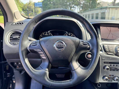 2017 Nissan Pathfinder SL