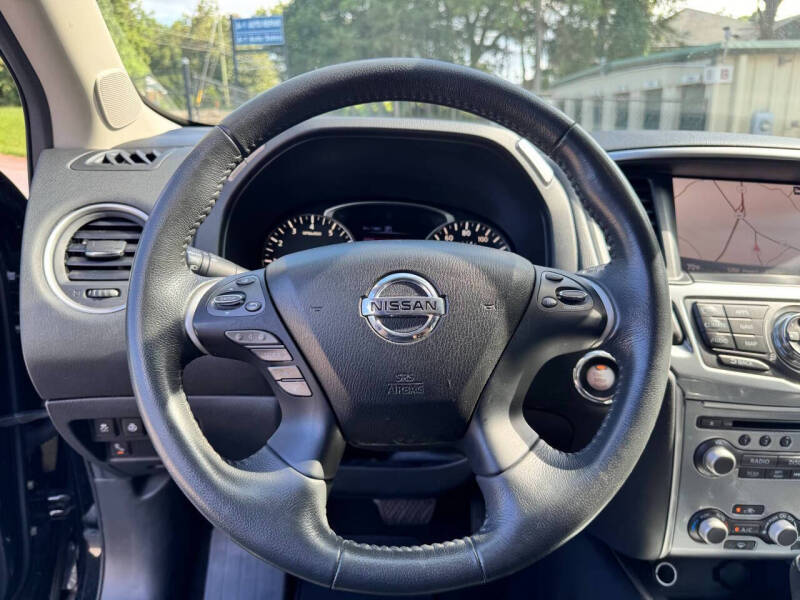 2017 Nissan Pathfinder SL